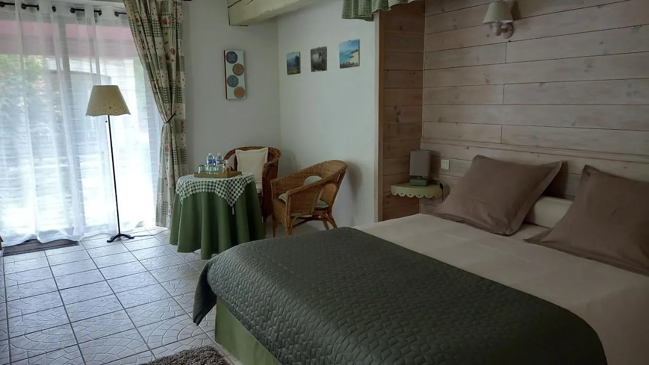 Bed & Breakfast Le Clos De La Roseraie Saint-Martin-Labouval